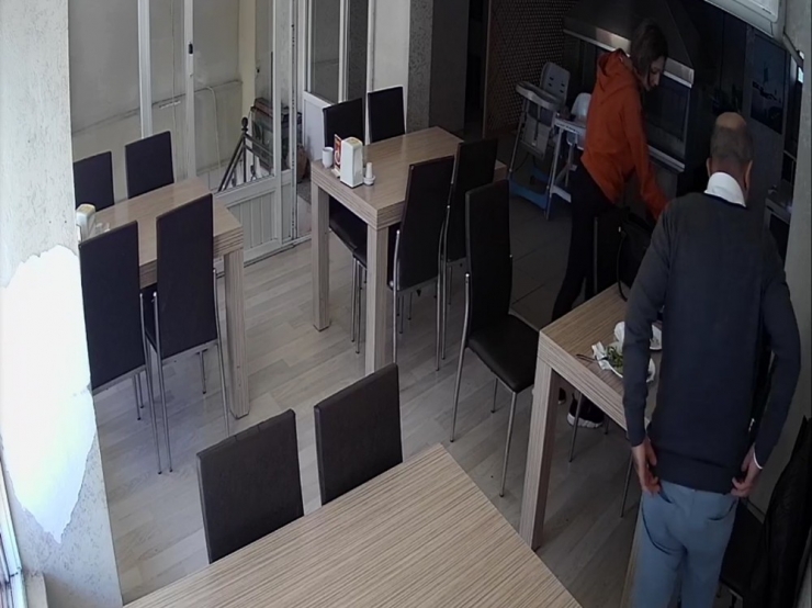 Önceki Gün Kadın Müşterinin 750 Lirasını Çalan Hırsız Bu Defa Kadın Çalışanı Soyarken Yakalandı