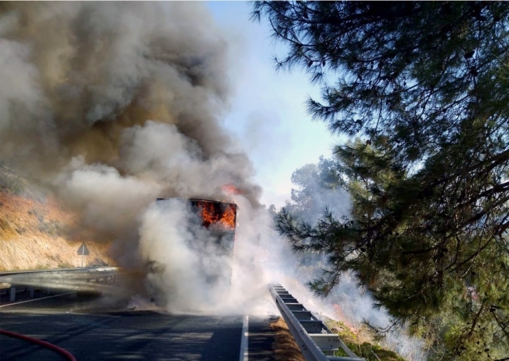 Tır Alev Alev Yandı