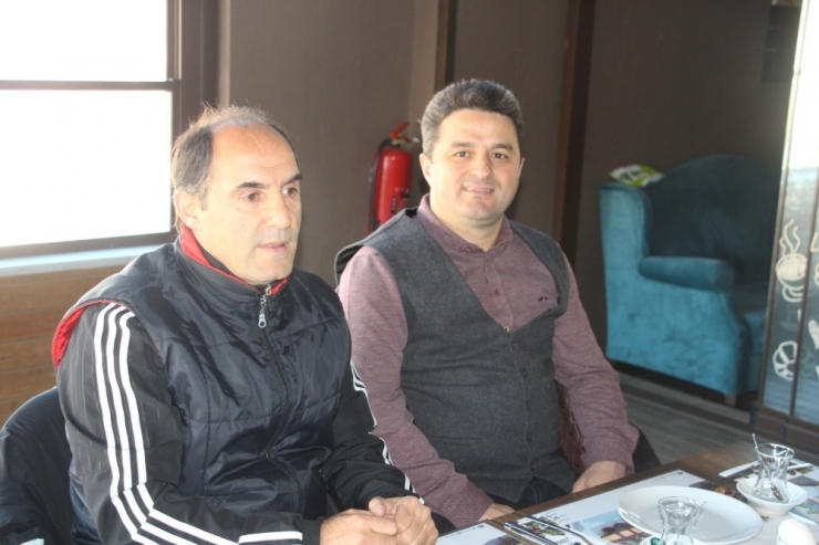 Bilecikspor’a Ak Partili Meclis Üyesinden Kahvaltı