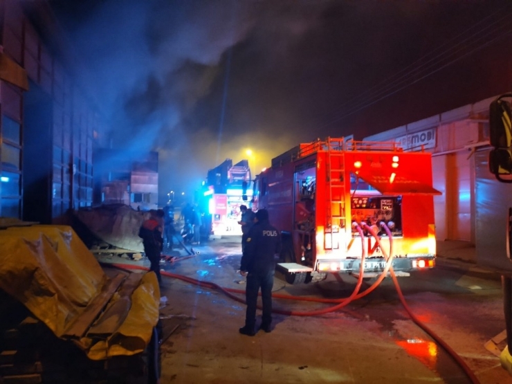 İnegöl’de Ahşap Fabrikasında Yangın