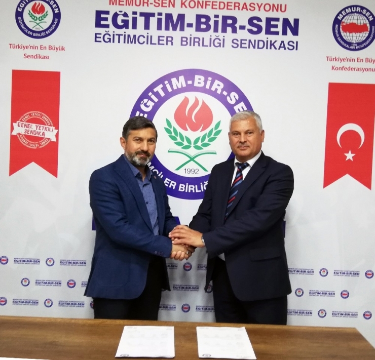 Eğitim Bir-sen’den Üyelerine Umre Hizmeti