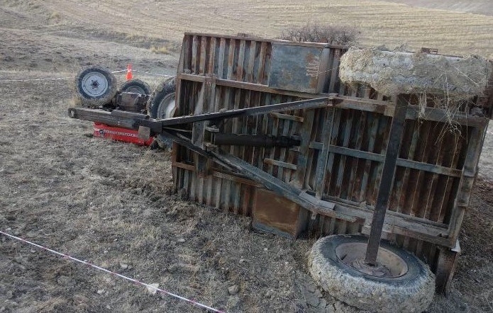 Elazığ’da Traktör Devrildi: 1 Ölü