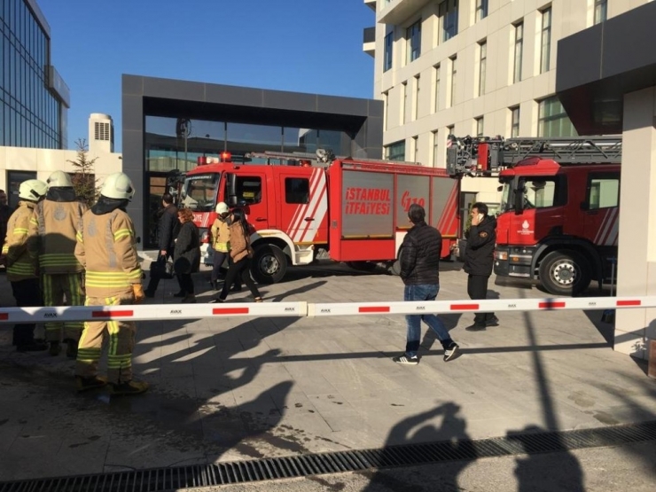 Kartal’da 26 Katlı Rezidansta Yangın Paniği