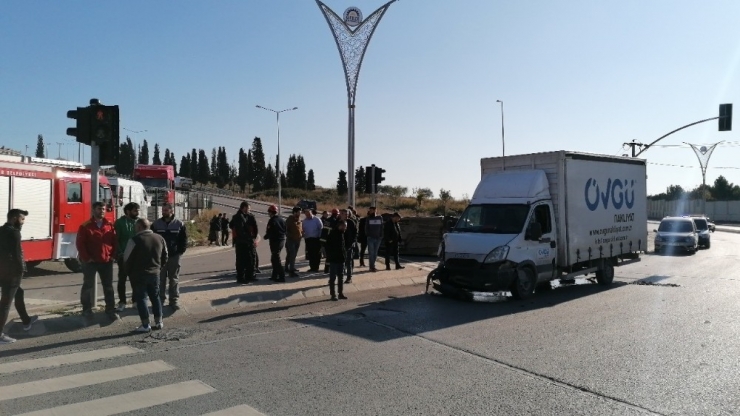 Takla Atan Araçtan Burunları Bile Kanamadan Çıktılar