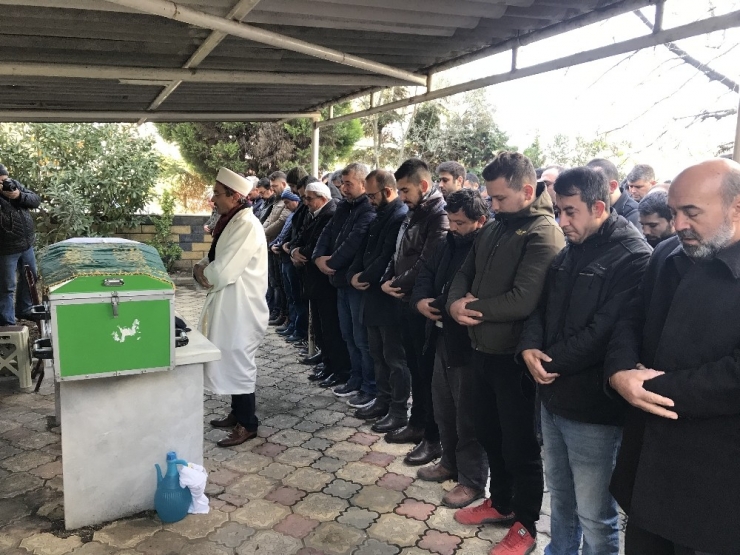 Siyanür İle İntihar Eden Genç Son Yolcuğuna Uğurlandı