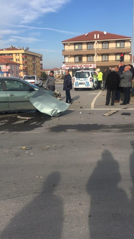 Sakarya’da Trafik Kazası: 2 Yaralı