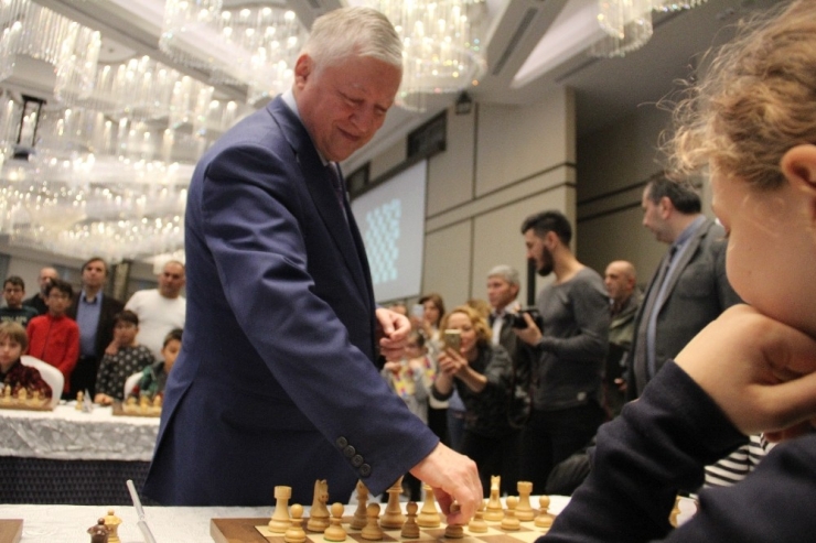 Satrancın Büyük Ustası Karpov Mersin’de