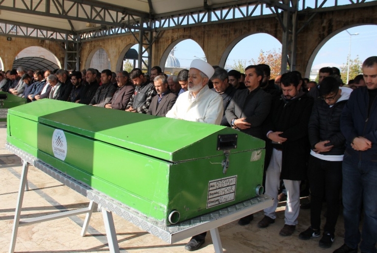 Ukrayna’da Donarak Ölen Türk Adıyaman’da Defnedildi