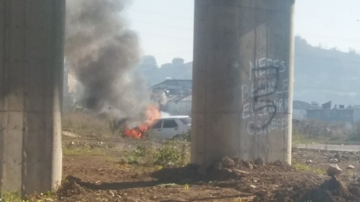 Seyir Halindeki Araç Alev Alev Yandı