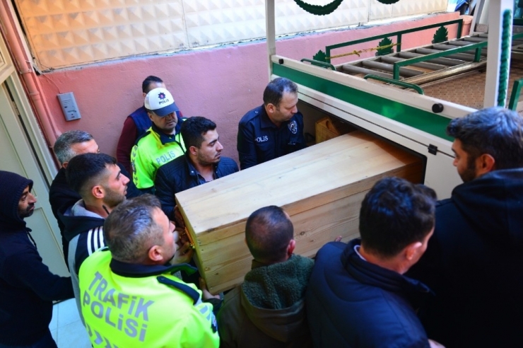 Silahını Temizlerken Kendini Vuran Polisin Cenazesi Alındı