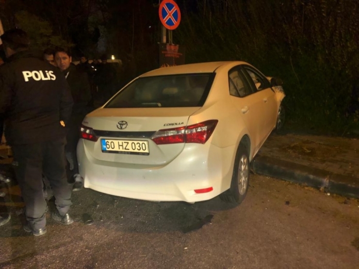 Başkent’te Otomobil Polis Aracına Çarptı: 2’si Polis 3 Yaralı