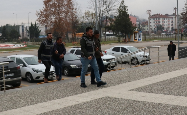 Nakliyecilik Yapmak İçin Çaldıkları Kamyonla Yakalandılar