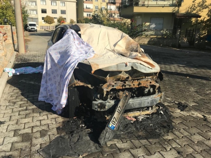 Bir Gecede 3 Araç Kundaklandı