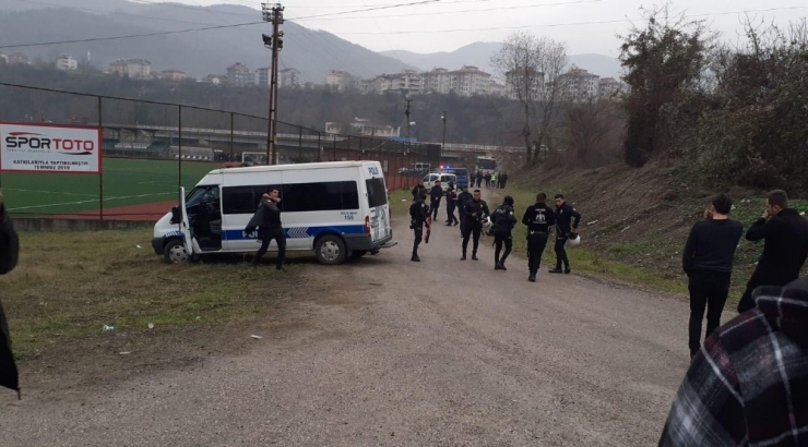 Amatör Lig Maçında Taraftarlar Birbirine Girdi: 1 Yaralı