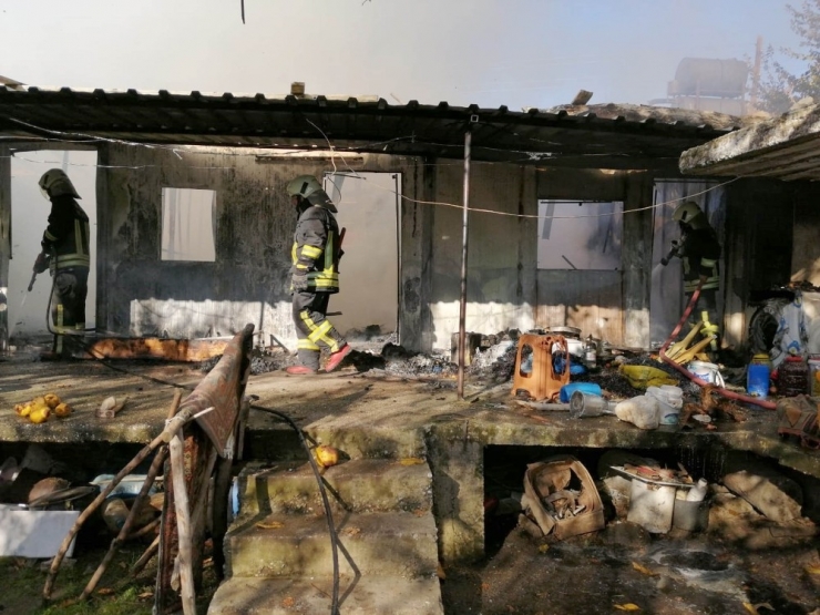 Seydikemer’de Prefabrik Evde Çıkan Yangın Korkuttu