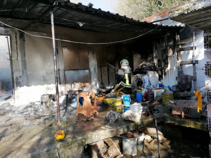 Seydikemer’de Prefabrik Evde Çıkan Yangın Korkuttu