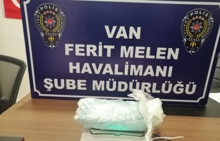 Streç Filmle Vücuduna Sardığı Uyuşturucuyla Uçağa Binmek İsterken Yakalandı