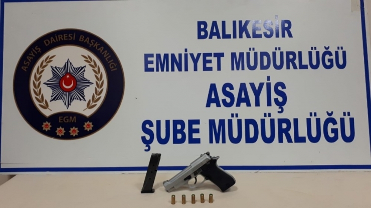 Balıkesir’de Polis 9 Silah Ele Geçirdi
