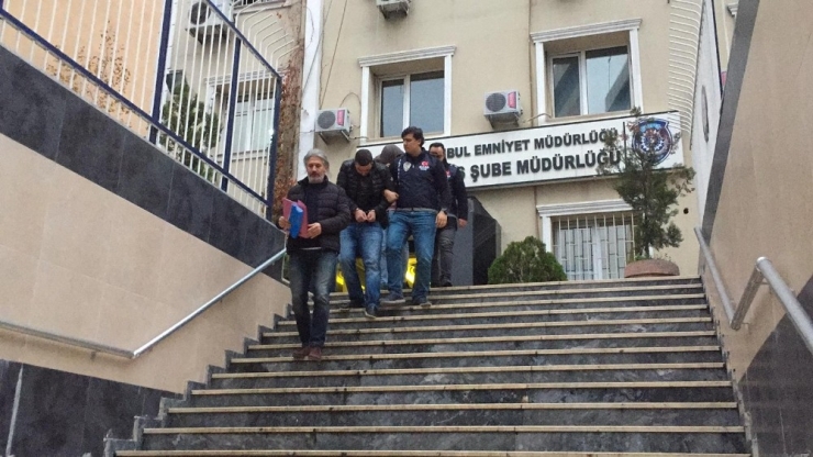 Büyükçekmece’de Silah Zoruyla Market Soyan Şahıslar Yakalandı