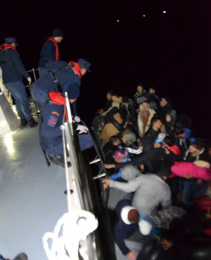 İzmir’de 80’i Çocuk 216 Düzensiz Göçmen Yakalandı