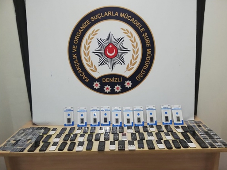 18 Adet Kaçak Cinsel İçerikli Ürünle 58 Adet Kaçak Cep Telefonu Ele Geçirildi