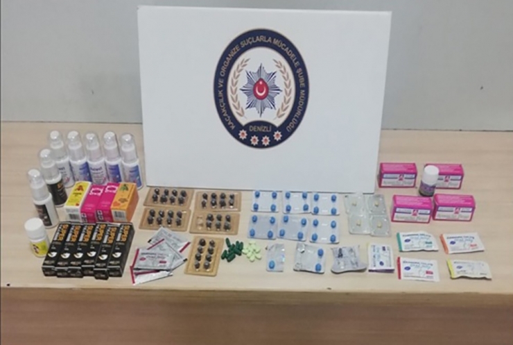 18 Adet Kaçak Cinsel İçerikli Ürünle 58 Adet Kaçak Cep Telefonu Ele Geçirildi