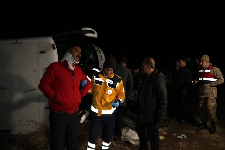 Erzincan’da Yolcu Otobüsü Şarampole Uçtu: 20 Yaralı