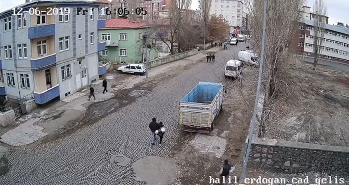 Kars’ta Lise Öğrencisini Zorla Kaçırmaya Çalışanlar Yakalandı