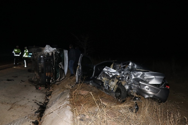 Otomobile Çarpan İşçi Servisi Devrildi: 16 Yaralı