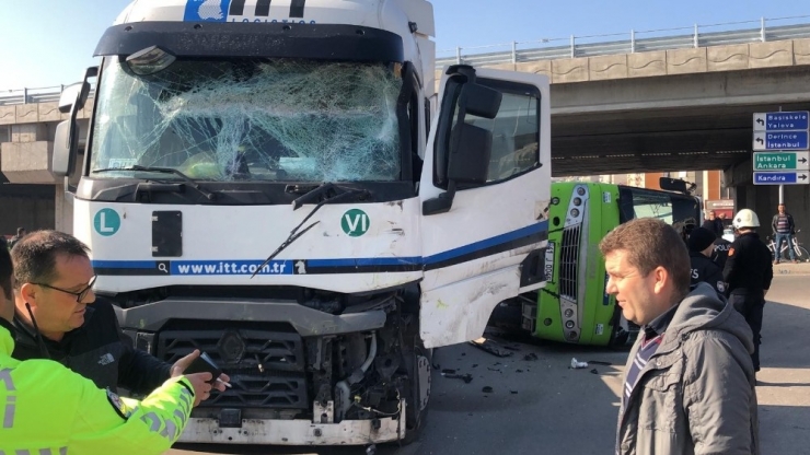 Kocaeli’de Otobüsle Tanker Çarpıştı: 20’ye Yakın Yaralı