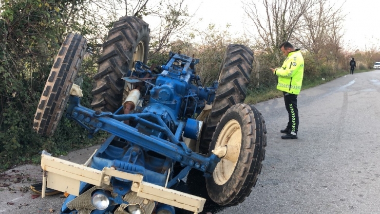 Devrilen Traktörün Altında Kalan Sürücü Yaralandı