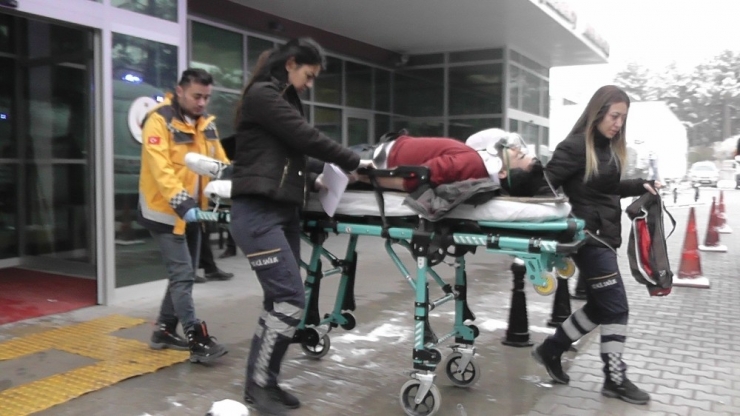 Bariyere Çarpan Otomobil Takla Attı: 1’i Ağır 3 Yaralı