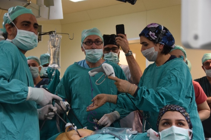 Onlarca Doktor Laparoskopi Ve Histereskopi Canlı Cerrahi Operasyonuna Katıldı
