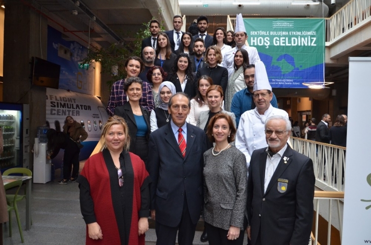 Otel Ve Yiyecek İçecek Endüstrisinin Öncü İşletmeleri Özyeğin Üniversitesi’nde Öğrencilerle Buluştu