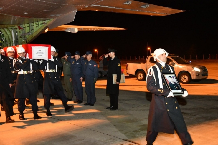 Şehit Uzman Çavuş Dualarla Karşılandı