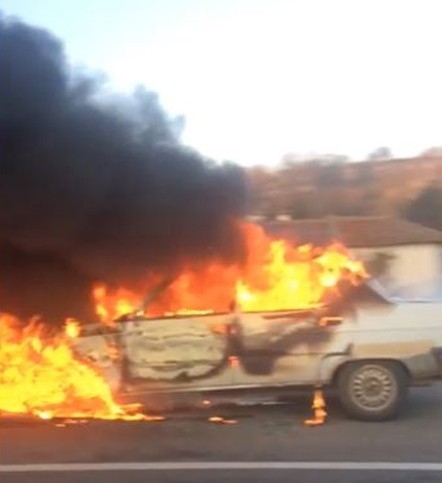 Seyir Halindeki Otomobil Alev Alev Yandı