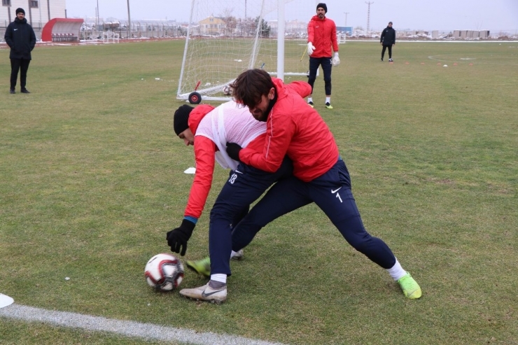 Nevşehir Belediyespor Çalışmalarına Ara Vermeden Devam Ediyor