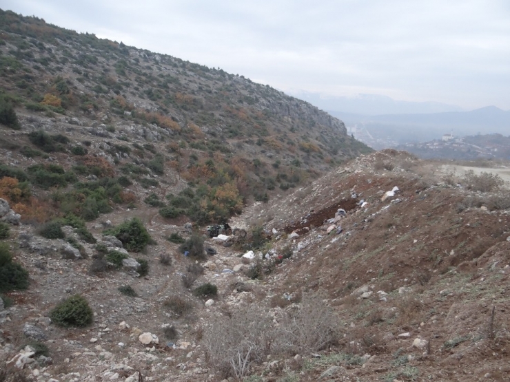 Traktör 20 Metrelik Şarampole Uçtu; 1’i Ağır 2 Yaralı