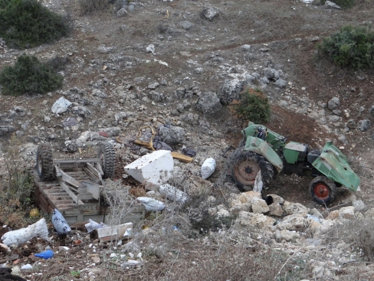 Traktör 20 Metrelik Şarampole Uçtu; 1’i Ağır 2 Yaralı