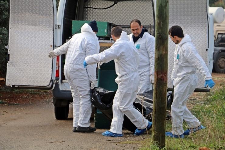 Yanan Kamyonette Küle Dönmüş Erkek Cesedi Bulundu