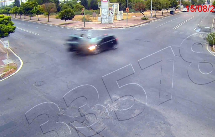 Bu Araçtan Sağ Çıkılmaz Dedirten Kazada İnanılmaz Görüntü