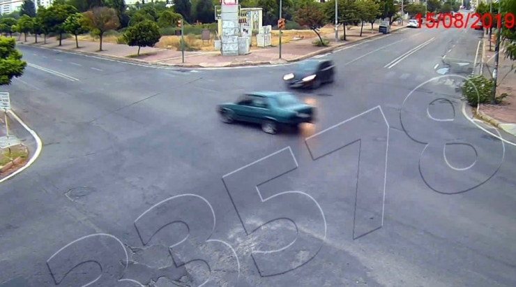 Bu Araçtan Sağ Çıkılmaz Dedirten Kazada İnanılmaz Görüntü