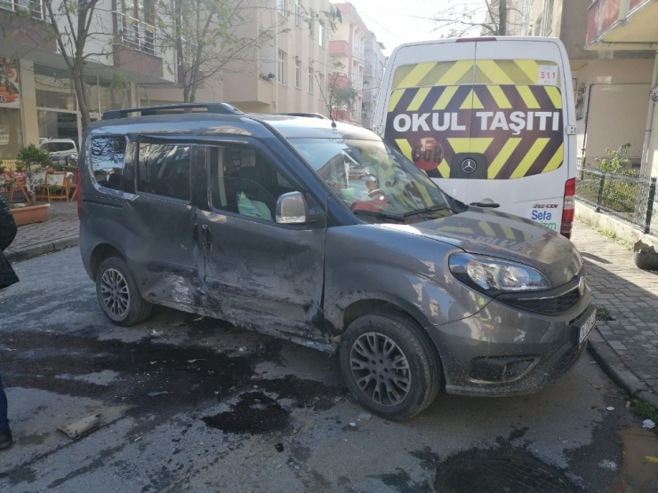 Dur İhtarına Uymayan Aracı Kovalayan Polis Otosu Kaza Yaptı: 1 Polis Yaralı