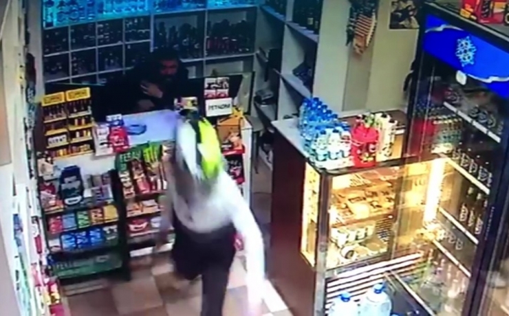 Eyüpsultan’da Büfe Sahibine Silahlı Saldırı Kamerada