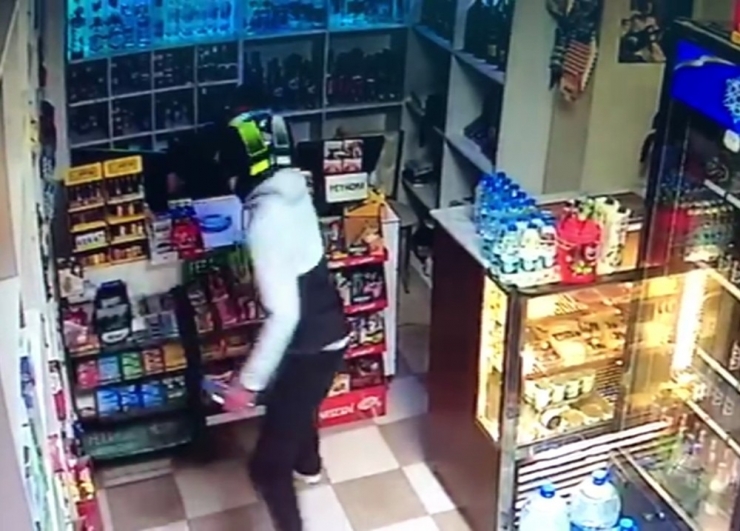 Eyüpsultan’da Büfe Sahibine Silahlı Saldırı Kamerada