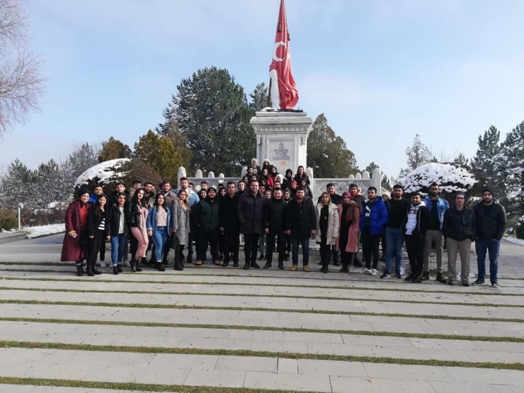 İki İlçe Öğrencileri Dumlupınar Şehitliğinde Buluştu