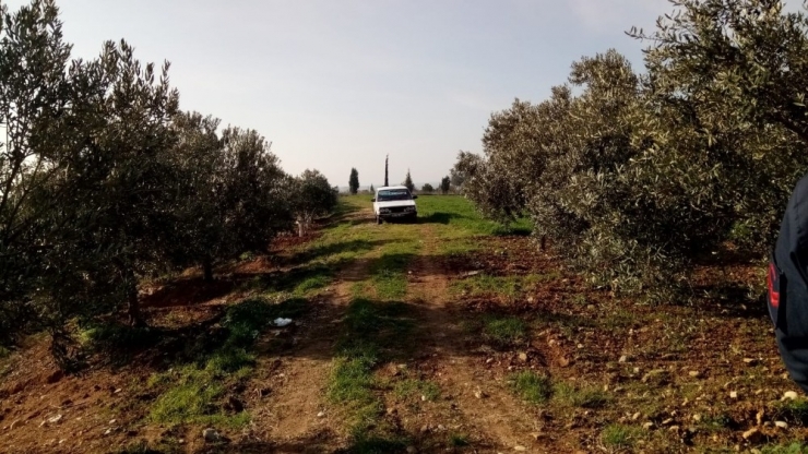 İzmir’de Şüpheli Ölüm: Araç İçerisinde Ölü Bulundu