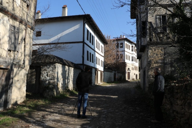 Tarihi Konakları Soydular