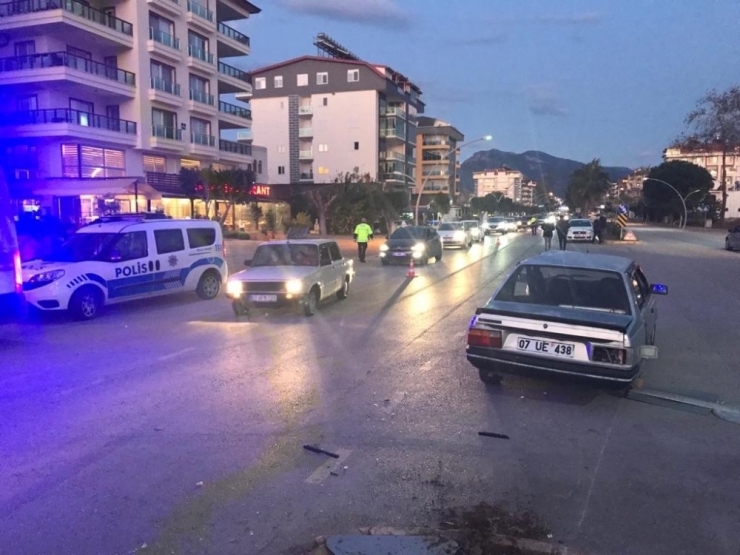 Kazada Lpg Tankı Yerinden Çıkan Otomobile Elinde Sigarayla Müdahale Etti