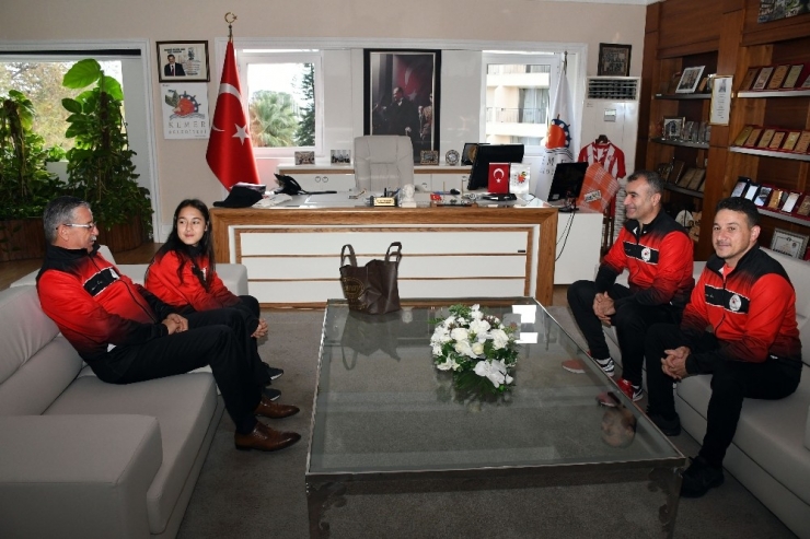 Milli Karateci Özdemir’den Başkan Topaloğlu’na Ziyaret